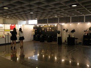 樹德科大「實衣著行」靜態展 時尚作品秀生活。技職博覽會/攝影