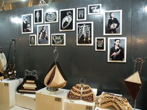 樹德科大「實衣著行」靜態展 時尚作品秀生活。技職博覽會/攝影