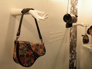 樹德科大「實衣著行」靜態展 時尚作品秀生活。技職博覽會/攝影
