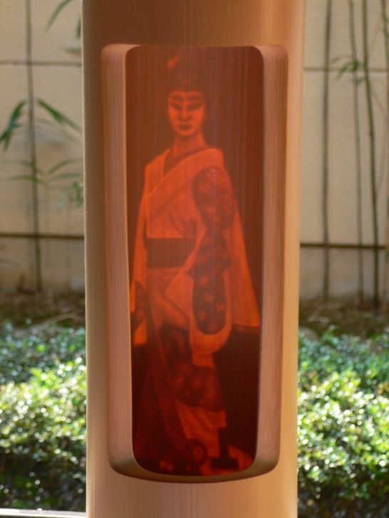 日本木雕家山田鐵華，以薄如紙張的竹片打造剔透玲瓏之作