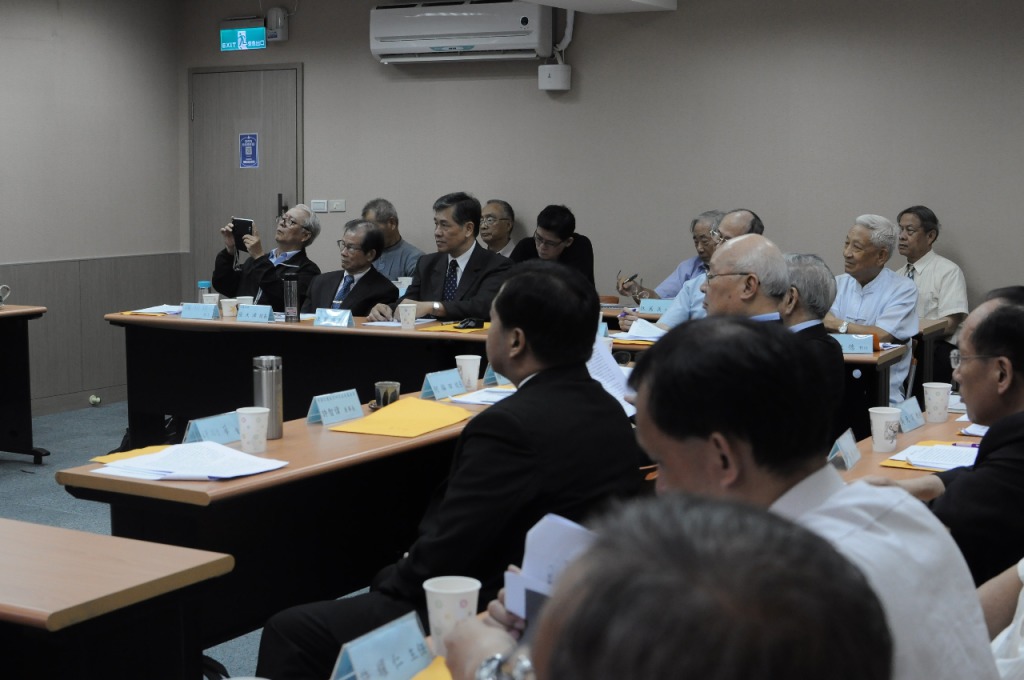 許多產官學界的重量級人士正在聆聽張天津的演講。